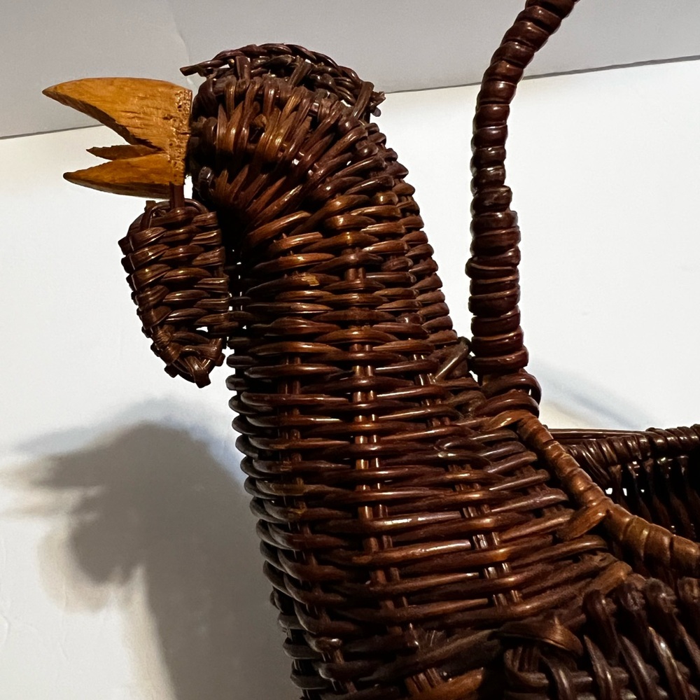 Vintage Wicker Woven Chicken Basket With Handle Wood Beak - Picture 6 of 11